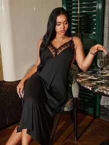 SilkySpell 加大码性感细肩带睡袍，柔软面料，蕾丝刺绣拼布，侧开衩 - 黑色 - 查看 2