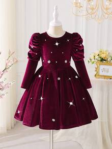 Glamorique Kids فستان بناتي من الأحمر البرغندي مخمل بياقة مستديرة وأكمام منتفخة قصيرة بتصميم A-line مزين باللؤلؤ، بياقة مستديرة من اللؤلؤ وأزرار قطرة دمعة، بطراز قصر ملكي فاخر، مناسب لرأس السنة والكريسماس والحفلات وفصول الربيع والخريف والشتاء - عنابي اللون - مشاهدة 4