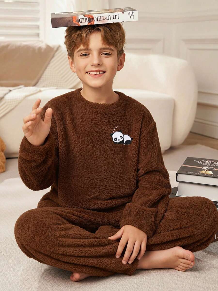 SHEIN 2 件套 Tween Boy 熊猫印花圆领长袖上衣和柔软羊毛睡裤套装，舒适家居睡衣，秋冬 - 棕色 - 查看 1