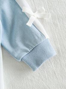 SHEIN Set 2 buc. pentru fete mici, hanorac albastru deschis cu glugă și pantaloni cu șnur și dungi laterale, decorațiuni cu funde, dulce și proaspăt, sporturi înliber, toamnă/iarnă - Albastru - Vizualizare 6