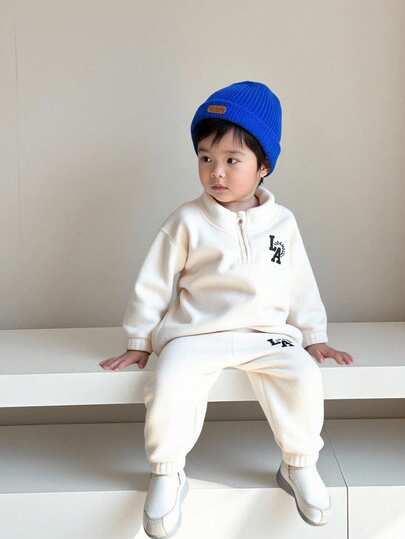 SHEIN 2件套男婴字母刺绣半拉链连帽衫+宽松抽绳裤套装，男女宝宝休闲运动服，舒适秋季新款，男女宝宝均适用，室内外皆可穿着，儿童返校服装，男婴服装，男婴套装，男婴休闲套装，男婴服装套装，男婴套装，0-3岁婴儿运动服，婴儿运动套装，舒适小精灵，男婴冬季服装套装，男婴套装，男童秋季服装，儿童/婴儿服装，男婴服装