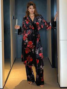 DAZY Vintage Floral Pattern Velvet Women Pajama Set, Autumn/Winter - Black - View 9