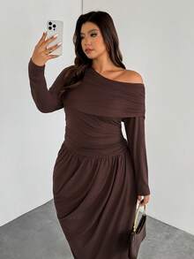 SHEIN Privé Plus Size Comfortable Casual Elegant Resort Chic Asymmetrical Hem Asymmetric Shoulder Ruched Waist Stretchy Long Sleeve Dress For Women, Autumn/Winter Brown - Brown - View 8