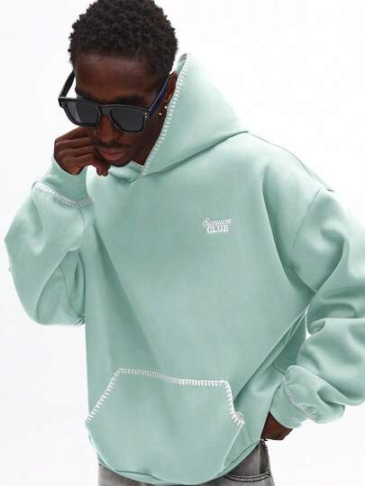  SUMWON 超大款连帽衫，带前袋和白色对比缝线，休闲舒适，纯色