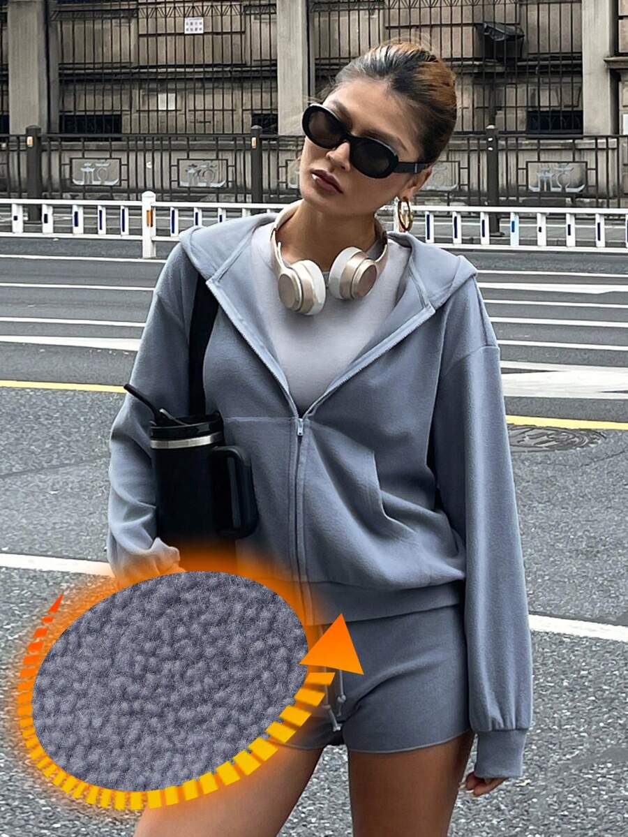 DAZY 3 Stück/Set sportlicher Fleece-Kapuzenjacke, einfarbiges schlank geschnittenes Langarm Basisshirt, dünne Shorts, Damen Loungewear Set, flauschige Winterkleidung - Graublau - Übersicht 1