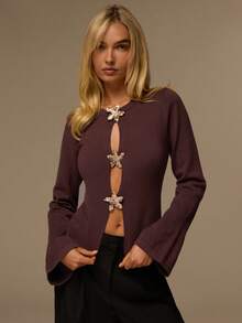 Glamine Áo len dệt kim cổ tròn tay dài ôm vừa vặn họa tiết hoa kim loại rỗng cho nữ - màu nâu - Xem 1