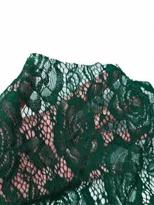 SHEIN Clasi Blusa para mujer talla grande con escote en V, frente retorcido, patchwork de encaje y ribete de volantes - Verde - Ver 6