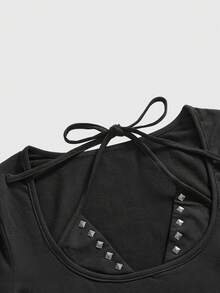 ROMWE Y2K Baddie Rivet Fitted T-Shirt Paired With Mini Low-Waist Shorts - Black - View 2