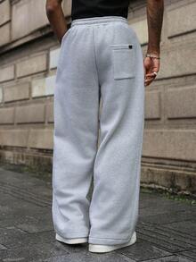 Manfinity EMRG 男士休闲宽松运动裤，适合日常休闲穿着、周末出游、朋友聚会、旅行等轻松的社交活动。这款裤子是男士衣橱中必备的百搭单品，也是送给男朋友或老公的绝佳礼物。 - 灰色 - 查看 2