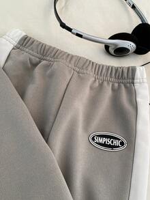 SHEIN 2 sztuki/zestaw chłopięcej bluzy casualowej, prostej i modnej, szarej, patchworkowej, białej, z okrągłym dekoltem i długim rękawem, w połączeniu z pasującymi szarymi spodniami dresowymi, odpowiedniej do noszenia na co dzień i do szkoły, na wiosnę i jesień