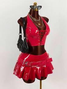 Amplova 2 件套亮面彩色 PU 系带吊带上衣和百褶迷你裙套装，时尚 Y2k 2 件套红色裙子套装