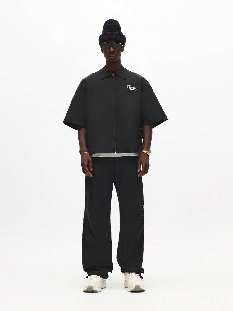 Camisa de manga curta com botões e logotipo