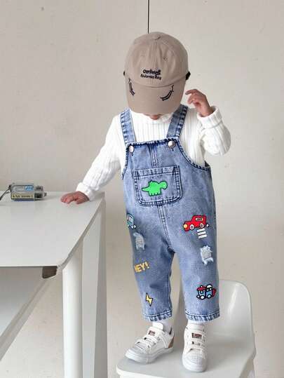 SHEIN 2pcs Baby Boy Casual Outfit Set, White High Neck Long Sleeve Sweater With Cartoon Car & Dinosaur Print Denim Bib Pants, Suitable For Outings, Home, Leisure, Daily, Play, Sports, Party Baby Boy Clothes Baby Boy Denim Overalls Baby Boy Overall Set Denim Baby Outfit Baby Jeans Set Fall Winter