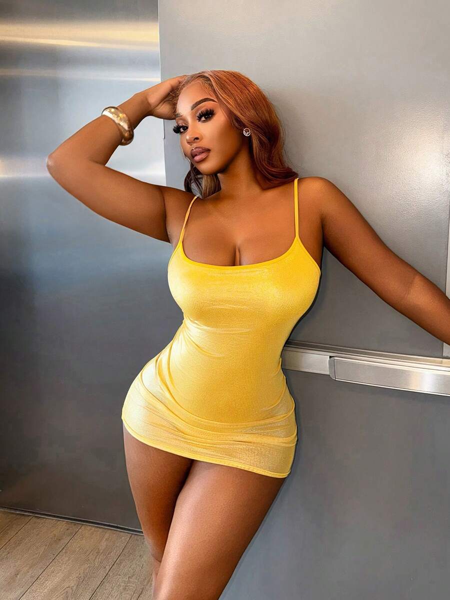 SHEIN BamGlam 女士涂层透视反光吊带裙 - 黃色 - 查看 1