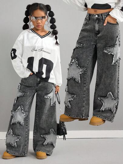 SHEIN Jeans rectos holgados con bloqueo de color y bordado de estrella para niña preadolescente con estilo callejero Y2K de tiro bajo y lavado claro, pantalones holgados para otoño e invierno, graduación, Halloween, Navidad, vuelta al colegio, homecoming, streetwear vintage, cómodos y versátiles, para niñas de 8 a 12 años, adecuados para la escuela, el hogar y los viajes, pantalones vaqueros bordados, jeans holgados Y2k, jeans Y2k, jeans holgados de calle, jeans con estampado de estrella