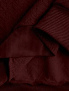 Manfinity CasualCool 男士休闲日常装饰细节圆领卫衣，秋冬季男士圆领长袖卫衣，适合老派男士穿着，日常休闲、周末旅行、户外活动、探险旅行、轻松的工作环境或半正式场合，也是送给男友/丈夫、周年纪念日或圣诞节的理想礼物。