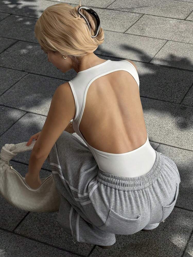 Sleeveless Crew Neck Fitted Solid Color Tank Top