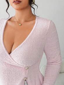 Elenzga قميص كاجوال بياقة متقاطعة وأكمام طويلة مناسب للمرأة ذات الحجم الكبير، مريح وأنيق للارتداء اليومي في فصلي الخريف والشتاء