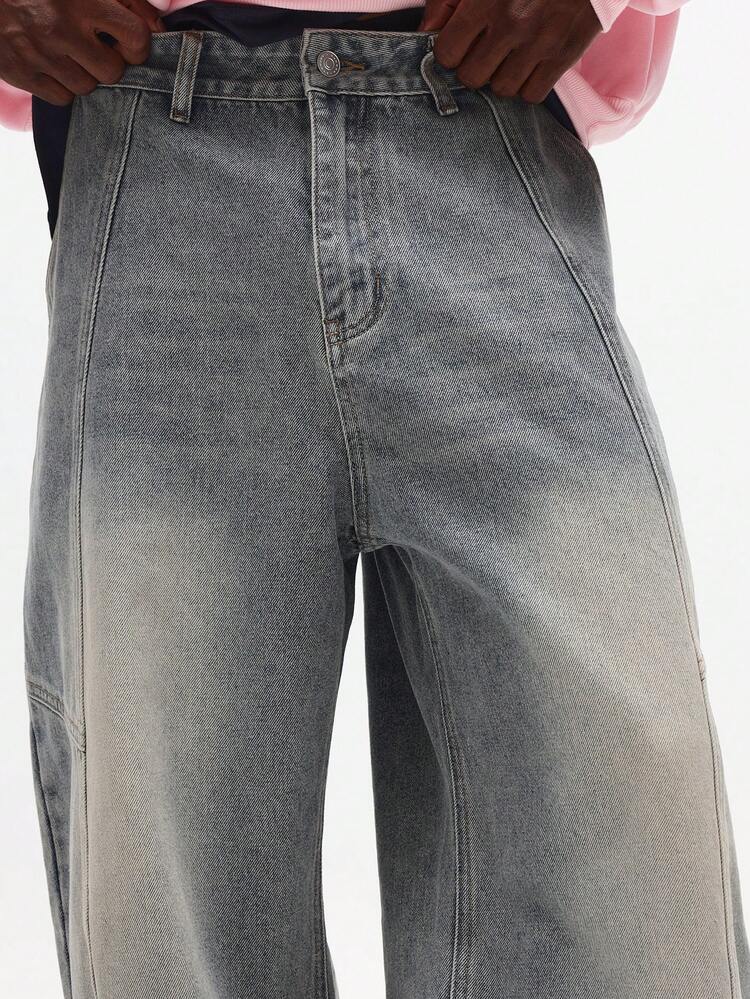 Jeans mit weitem Bein und Bahnendetail