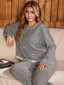 EMERY ROSE 2pcs Plus Size Women Black And White Striped 2 Pieces Lounge Sets,Autumn Boho Everyday Round Neck Long Sleeve Lace Trim Tassel T-Shirt & Wide Leg Pants - Black and White - View 7