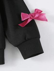 SHEIN Elladie kids 2 件套女童甜美酷炫蝴蝶结装饰黑色上衣 + 紫红色喇叭裤套装，黑色上衣搭配多个粉色蝴蝶结，紫红色喇叭裤搭配时尚廓形，甜美酷炫风格适合返校、郊游、街头穿着 - 彩色 - 查看 3