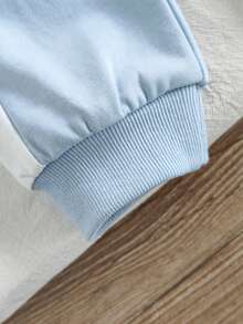 SHEIN Set 2 buc. pentru fete mici, hanorac albastru deschis cu glugă și pantaloni cu șnur și dungi laterale, decorațiuni cu funde, dulce și proaspăt, sporturi înliber, toamnă/iarnă - Albastru - Vizualizare 5