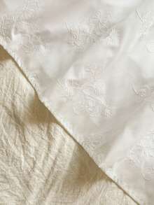 SHEIN Vintaside Kids 女童优雅白色长袖连衣裙，花卉刺绣领口，合身廓形展现甜美优雅，适合外出、休闲穿着和派对 - 白色 - 查看 3