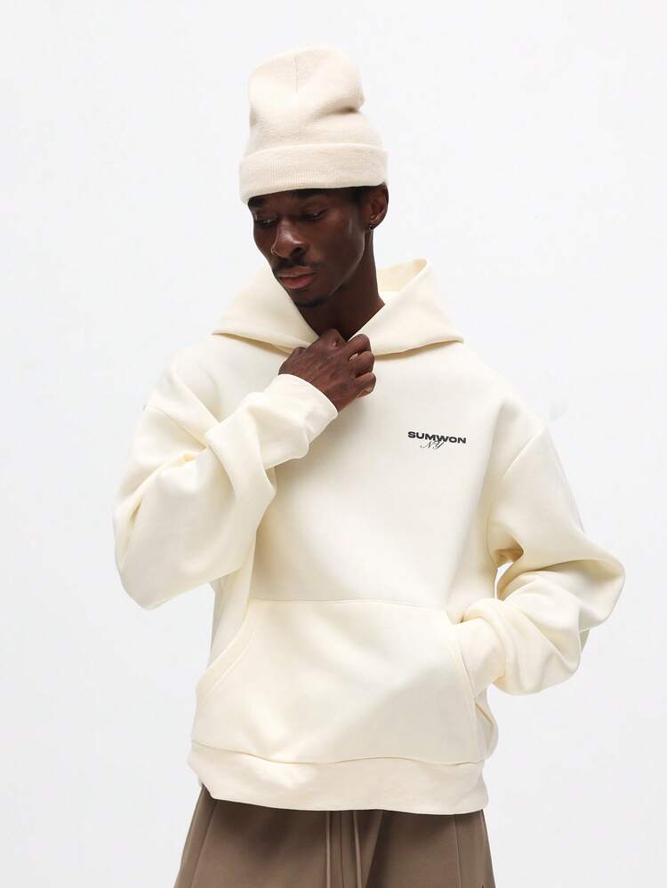 Sweat à capuche clouté avec imprimé plaque d'immatriculation