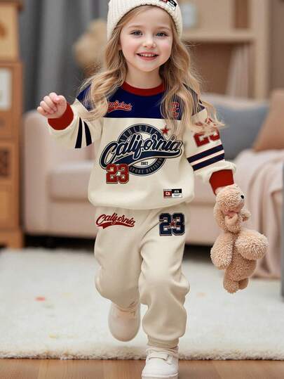 SHEIN 复古街头风格，针织字母图案，经典学院色彩方案，年轻女孩休闲简约厚实柔软舒适宽松圆领长袖运动衫和裤子两件套，适合休闲装、街头风格、运动、秋冬季校园、舒适季节、秋冬服装、轻松舒适、小女孩秋冬分层装、时尚女孩、休闲装、儿童图案服装、秋冬运动服、秋季新款、返校节、冬季时尚