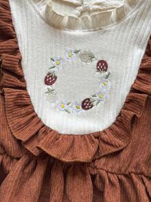 Vintaside Kids 女童田园风刺绣拼布撞色荷叶边下摆长袖棕色连衣裙，3D花卉袖子装饰，适合秋冬户外日常穿着 - 棕色 - 查看 8