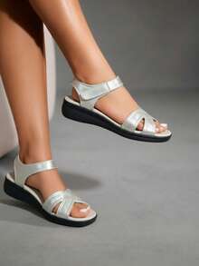 Sandalia para dama, efecto brillante, punta redonda, sin cordones, plataforma baja, estilo minimalista para verano y ocasiones casuales - Beis - Ver 3