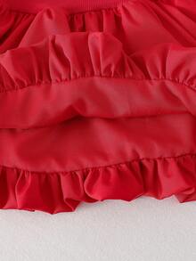 SHEIN Elladie kids Váy xòe chữ A trơn màu cho bé gái. Tông màu trơn tôn lên phong cách thanh lịch, cùng thiết kế bèo nhún tạo điểm nhấn dễ thương. Dáng váy chữ A tôn dáng, phù hợp với mọi vóc dáng bé. Dù đi chơi, thư giãn tại nhà, hoạt động thường ngày hay những dịp đặc biệt, chiếc váy này sẽ giúp công chúa nhỏ của bạn tỏa sáng với nét duyên dáng độc đáo và tận hưởng những khoảnh khắc hạnh phúc. - Đỏ - Xem 3