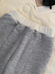 SHEIN Conjunto infantil feminino estilo universitário casual de 2 peças, composto por jaqueta cinza de manga comprida com chapéu branco e detalhe no peito, e calça cinza. Ideal para uso diário e casual na primavera e no outono. - Cinza - Ver 6
