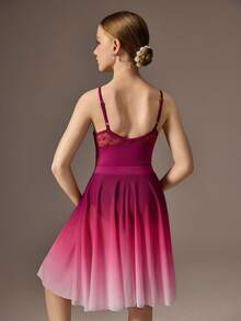 SHEIN Trang phục 2 mảnh cho bé gái tuổi mới lớn: Áo liền quần hở lưng ren mềm mại + Chân váy lưới ombre cạp chun, vải co giãn thoải mái, thích hợp cho khiêu vũ, múa ba lê, yoga - Màu đỏ tím - Xem 2