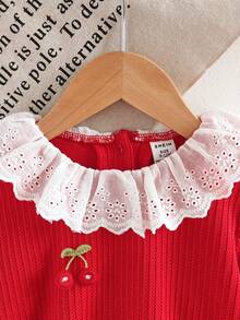 SHEIN Playful Pals 1 件女婴舒适、优雅、柔软、常规厚度领口荷叶边可爱 3D 樱桃长袖全棉连衣裙，百搭，适合春季、秋季、冬季等各种场合，日常穿着，红色 - 彩色 - 查看 6