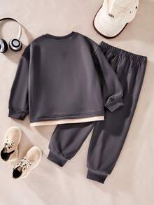 SHEIN Explorewe Set Casuvi Kid Young Boys din 2 piese - Hanorac și pantaloni tricotați, Imprimeu grafic cu motociclete, Stil minimalist, Ținută casual de zi cu zi, Stil retro universitar, Grosime normală, Potrivit pentru vacanțe și sport de primăvară/toamnă