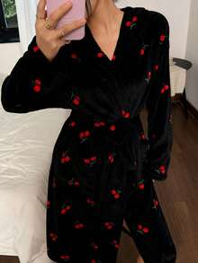 SHEIN 女士毛绒樱桃印花连帽睡袍，冬季樱桃花卉女士睡袍，女士蓬松舒适黑色长袖睡袍 - 黑色 - 查看 3