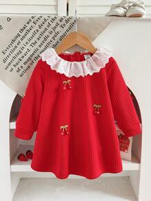 SHEIN Playful Pals 1 件女婴舒适、优雅、柔软、常规厚度领口荷叶边可爱 3D 樱桃长袖全棉连衣裙，百搭，适合春季、秋季、冬季等各种场合，日常穿着，红色 - 彩色 - 查看 3