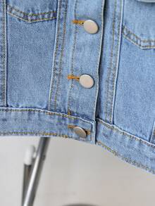 SHEIN Vintaside Kids Young Girls Denim Jackets & Coats, New Arrival For Autumn/Winter, Fashionable Casual School Style, Versatile Daily Wear, Simple Denim Jacket Silhouette, Pair With Sweatshirts & T-Shirts, Early Autumn Item, Girls Denim Outerwear, Light Washed Blue Classic Retro Girls Denim Jacket Blue Jean Jacket Kids - Medium Wash - View 6