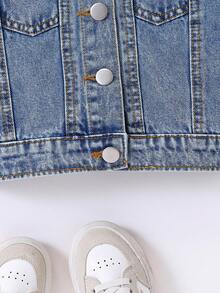SHEIN Vintaside Kids Young Girls Denim Jackets & Coats, New Arrival For Autumn/Winter, Fashionable Casual School Style, Versatile Daily Wear, Simple Denim Jacket Silhouette, Pair With Sweatshirts & T-Shirts, Early Autumn Item, Girls Denim Outerwear, Light Washed Blue Classic Retro Girls Denim Jacket Kids Jean Jacket Little Girl Denim Jacket