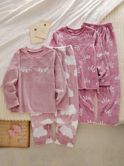 四件套女童毛绒睡衣套装，饰有睫毛、云朵和蝴蝶结图案，舒适长裤和长袖，适合秋冬季穿着。