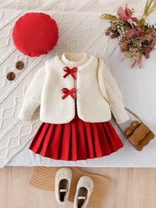 SHEIN Playful Pals 婴幼儿女童杏色蝴蝶结针织中式领长袖上衣，红色百褶裙，搭配贝雷帽，优雅淑女风四件套，适合所有季节 - 紅色 - 查看 3