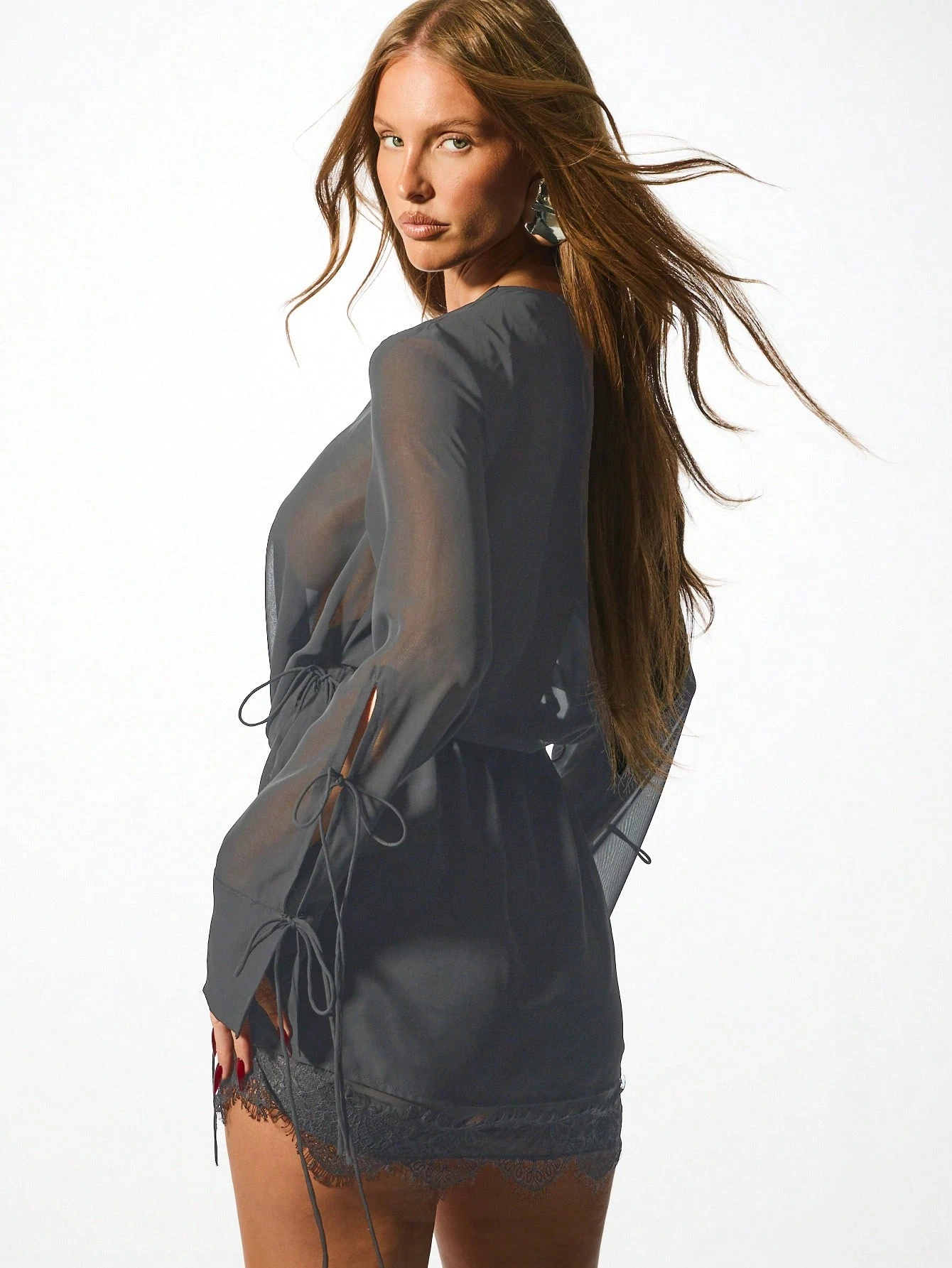 KIZN Mini-robe en mousseline avec bordure en dentelle