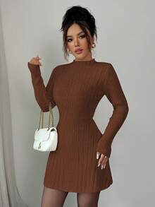 Elenzga Vestido ajustado de línea A de manga larga con cuello alto acanalado, que estiliza y ciñe la cintura para mujeres - Color caoba - Ver 3