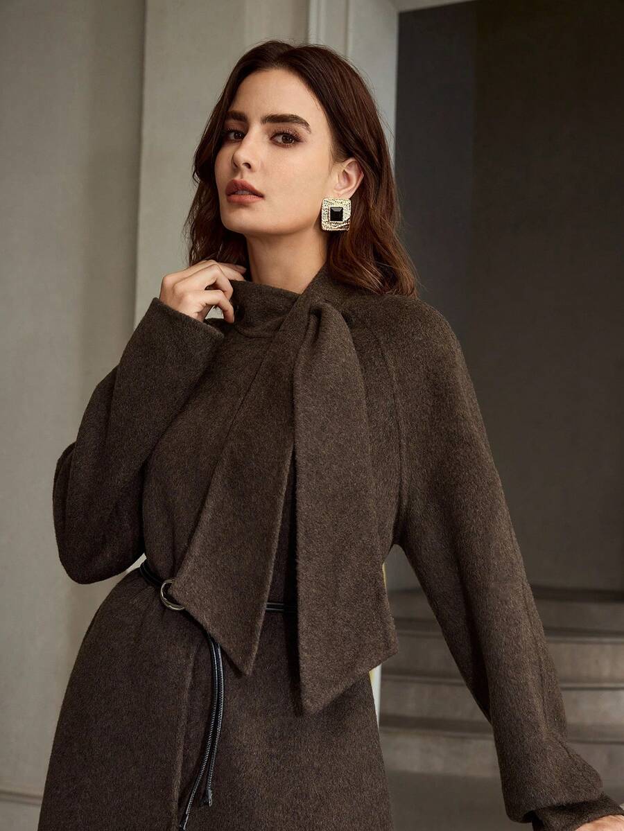 ZEYLAH Cappotto lungo elegante da donna con colletto a cravatta, tasche inclinate, cintura, colore unito, adatto per autunno/inverno - Marrone Cioccolato - Visualizzare 1