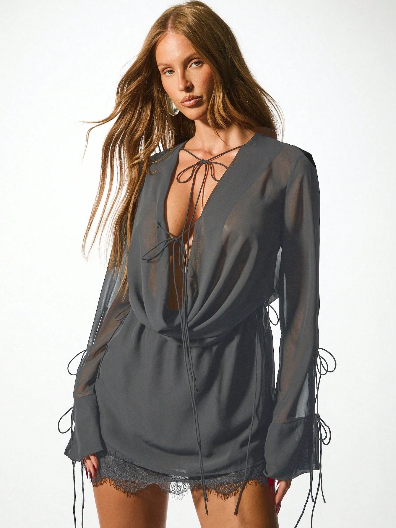 KIZN Mini-robe en mousseline avec bordure en dentelle