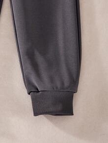 SHEIN Explorewe Set Casuvi Kid Young Boys din 2 piese - Hanorac și pantaloni tricotați, Imprimeu grafic cu motociclete, Stil minimalist, Ținută casual de zi cu zi, Stil retro universitar, Grosime normală, Potrivit pentru vacanțe și sport de primăvară/toamnă