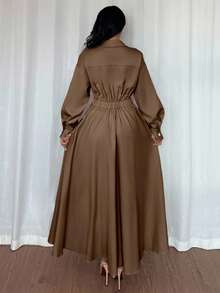 Rafferiza Damklänning med nedfällbar krage, sänkta axlar, långärmad midja och rynkad A-linjeform, lämplig för utflykter, semestrar, högtider och resor. - Kaffe - Visa 2