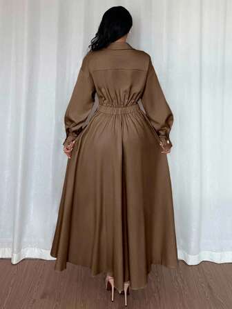 Rafferiza Damklänning med nedfällbar krage, sänkta axlar, långärmad midja och rynkad A-linjeform, lämplig för utflykter, semestrar, högtider och resor.