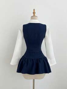 Flirla Conjunto de 2 piezas de chaleco ajustado con cuello redondo, botones metálicos decorativos y falda mini con volantes en laBottomr en tela vaquera azul marino. Elegante para la oficina, maestros, escuela, citas, uso diario, otoño/invierno - Azul Marino - Ver 2